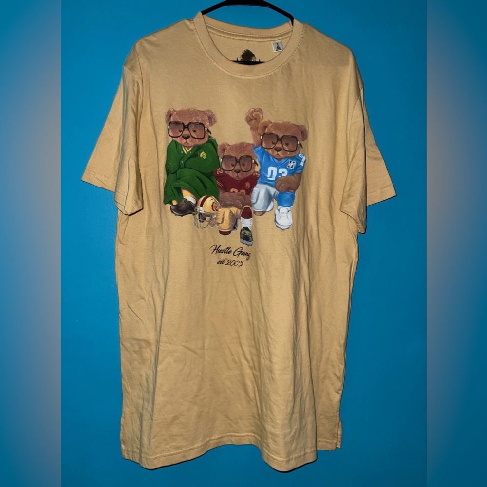 hustle gang mens extra large yellow football three bears tshirt